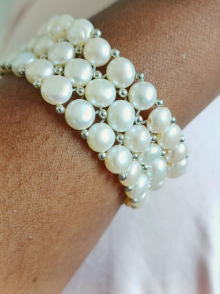 One size Pearl stretch bracelet 
